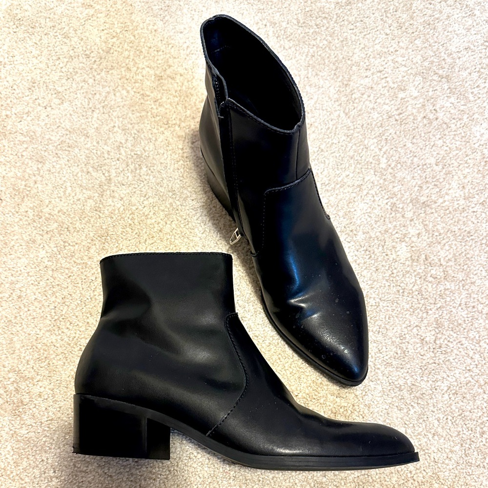 Like new Dolce Vita booties